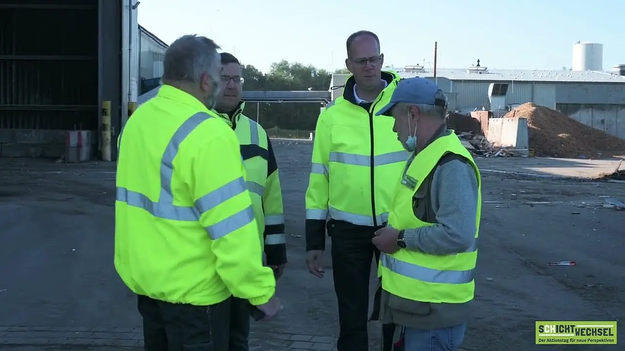 SCHICHTWECHSEL 2022 Niedersachsen - PLSW GmbH - SCHICHTWECHSEL mit aws Abfallwirtschaft Schaumburg Startbild Video: PLSW GmbH - SCHICHTWECHSEL mit aws Abfallwirtschaft Schaumburg