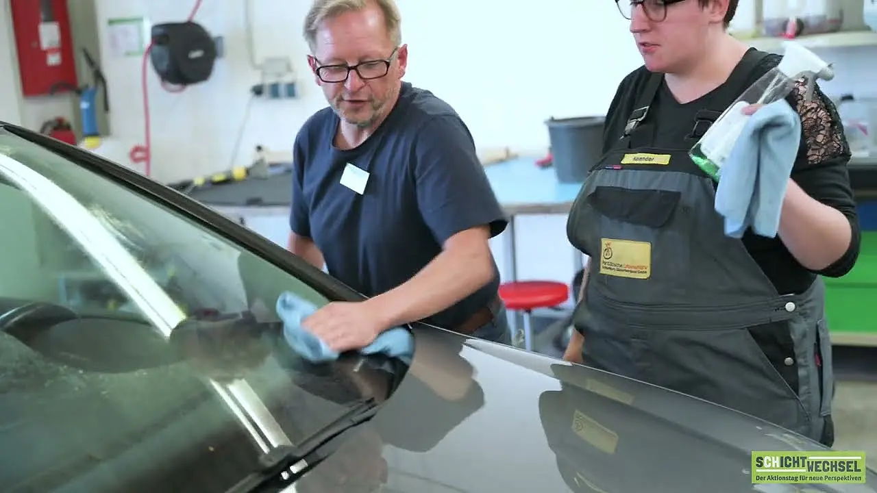 SCHICHTWECHSEL 2022 Niedersachsen - PLSW GmbH - SCHICHTWECHSEL mit Firma Pro Mobil Startbild Video: PLSW GmbH - SCHICHTWECHSEL mit Firma Pro Mobil