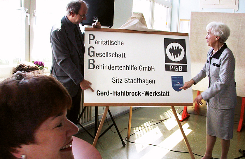 zwei Personen halten einen Vortrag über die PGB und die GHW