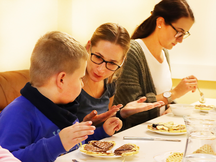Waffeln-Essen in der ATISTA Schaumburg