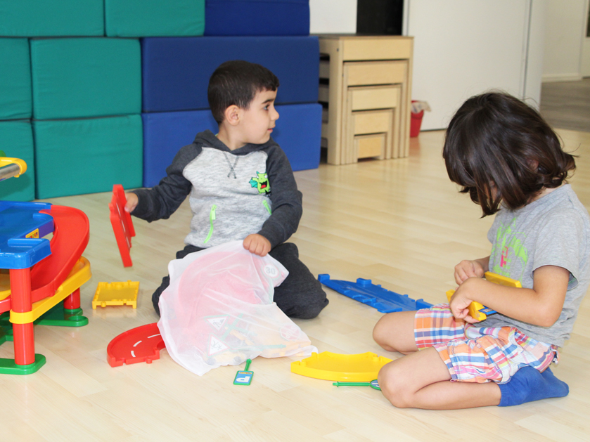 zwei Kinder beim Spielen in der Frühförderung Hameln-Pyrmont