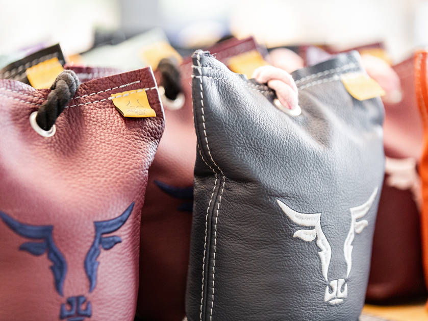 Lederbeutel der Gerd-Hahlbrock-Werkstatt