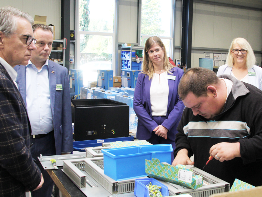 Arbeiter beim SCHICHTWECHSEL